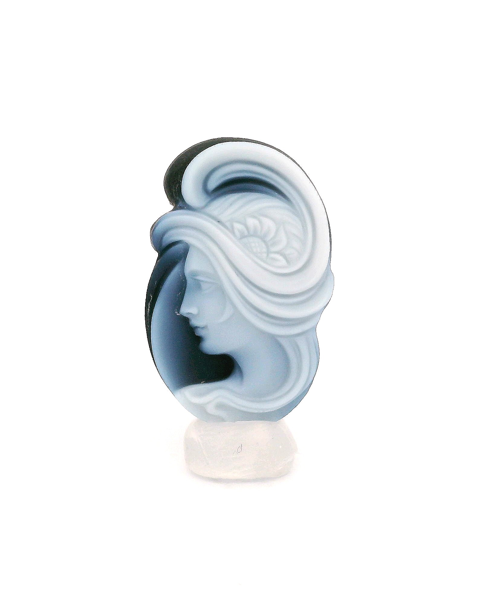 Agate Cameo Women with Sunflower