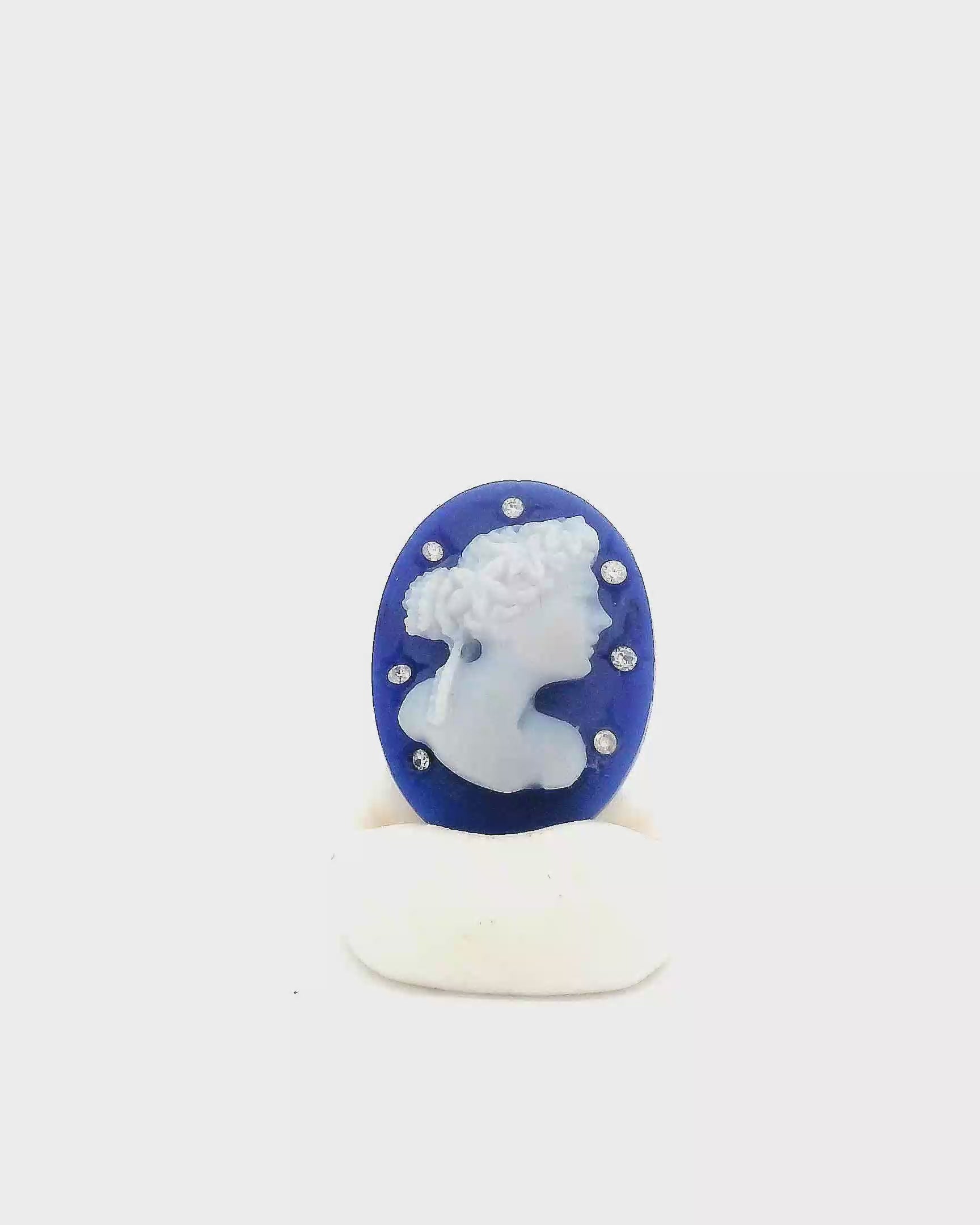 Agate Cameo Lady in Blue with Diamonds